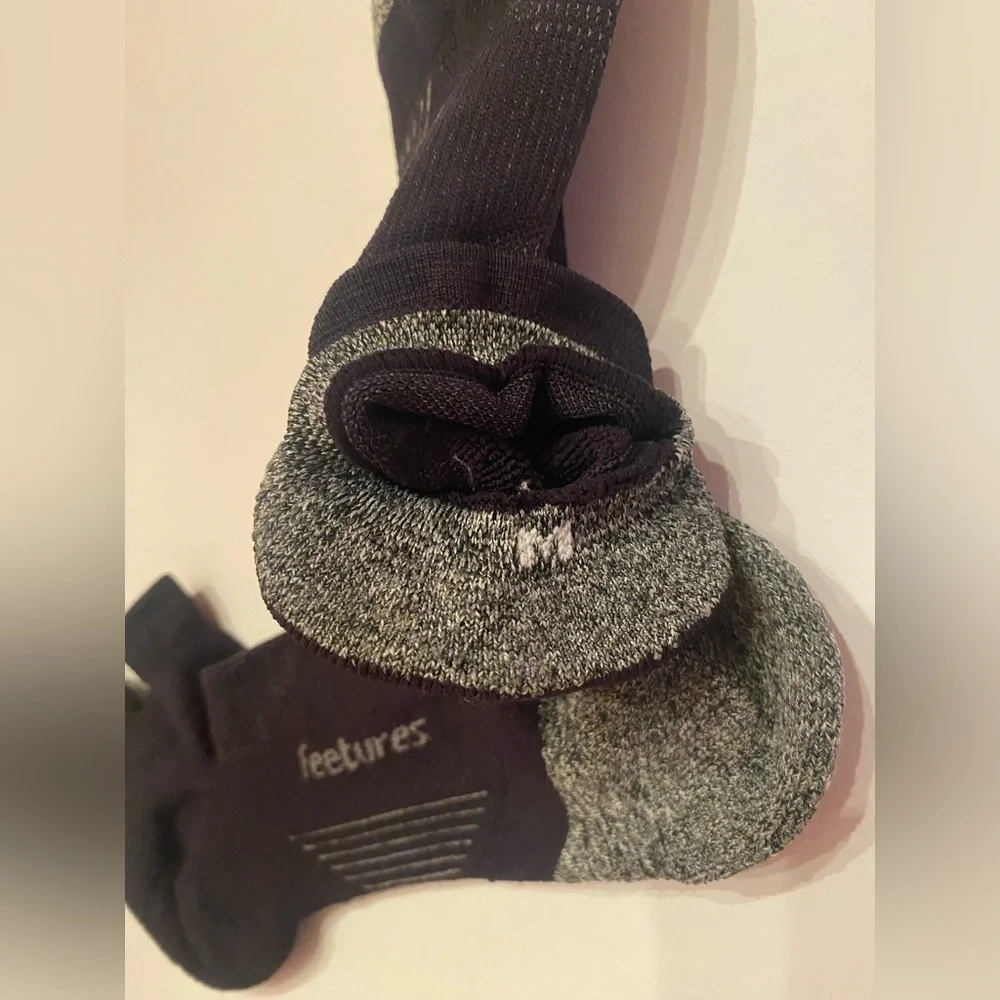 Feetures Unisex Socks Black Size‎ Medium NWOT